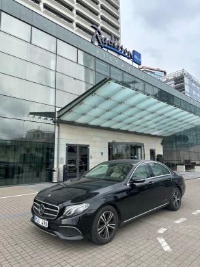 Mercedes-Benz E-Class automobilio nuoma su vairuotoju – verslo ir privatiems klientams-4