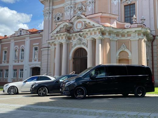 Mercedes-Benz V-Class nuoma su vairuotoju - verslo ir privatiems klientams-4