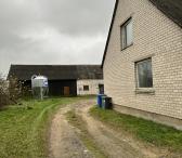 Nebrangiai Mūrinis Namas 104,42m² Su Žemės Sklypu 25,13a. Ūkiniais Pastatais-0
